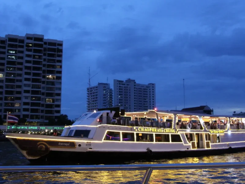 Chaophraya Cruise – Amazing Dinner Cruise