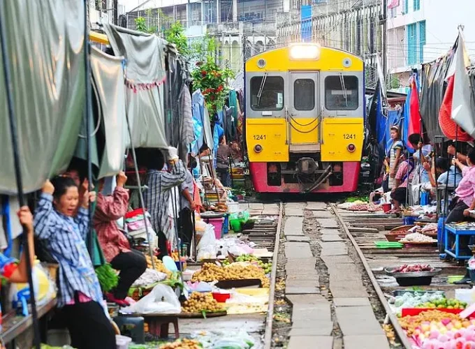 Damnoen Saduak Floating Market, Train Market & Longtail Boat: Epic Day Trip