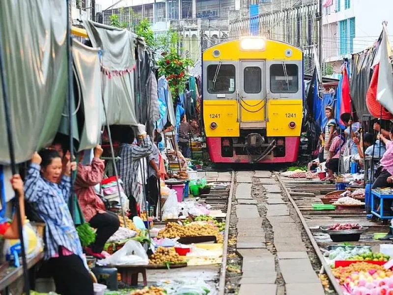 Damnoen Saduak Floating Market, Train Market & Longtail Boat: Epic Day Trip