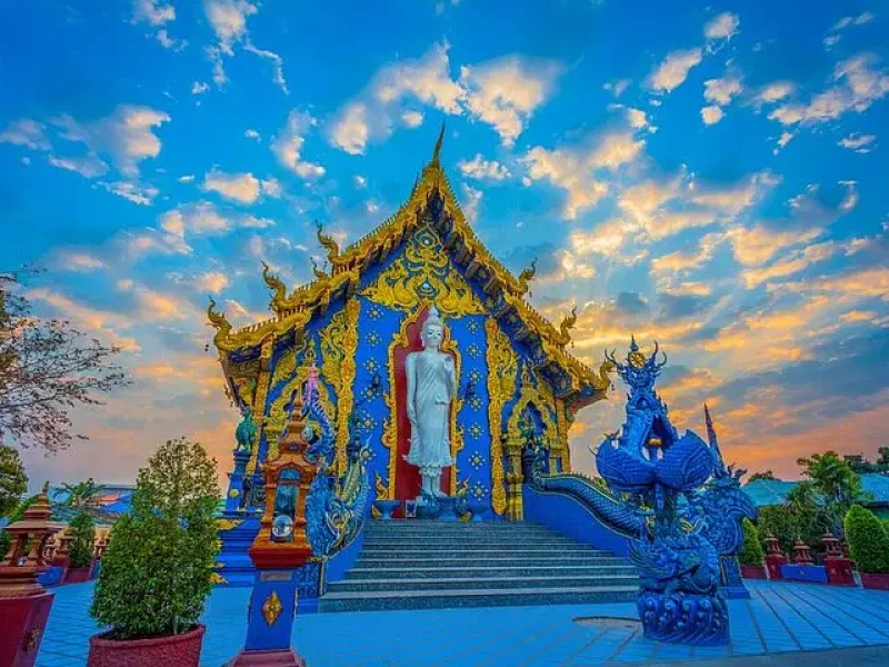 Hot Spring, White Temple, Blue Temple & Black museum w/ Lunch