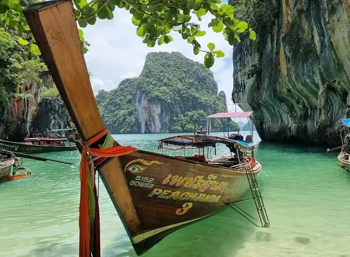 Krabi’s Hidden Gem: Hong Island Tour by Longtail boat